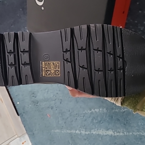 Brand New Black lug Sole Chelsea Boots - Picture 4 of 5